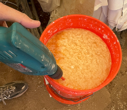 Mixing the dye into the pulp